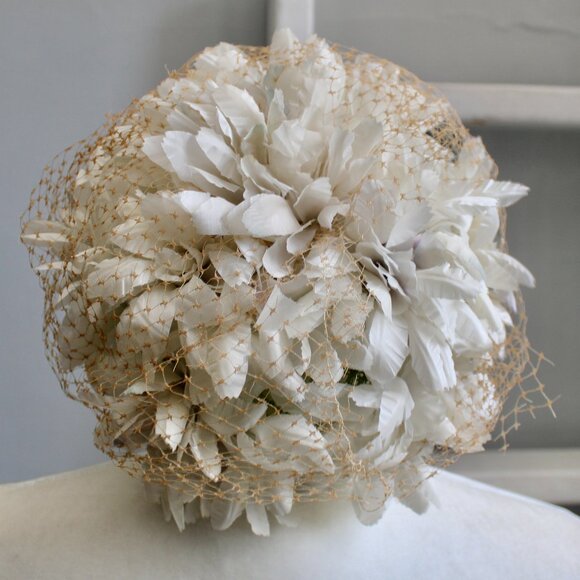 Vintage 1950's 1960's Women's Cream Color Floral Netted Pillbox Hat - Picture 1 of 5